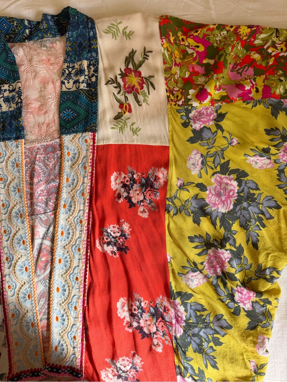 Vincente Floral Embroidered Lace Kimono - Picture 10 of 10